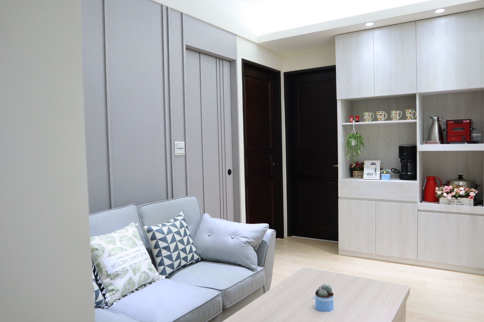 北歐色系餐廳區