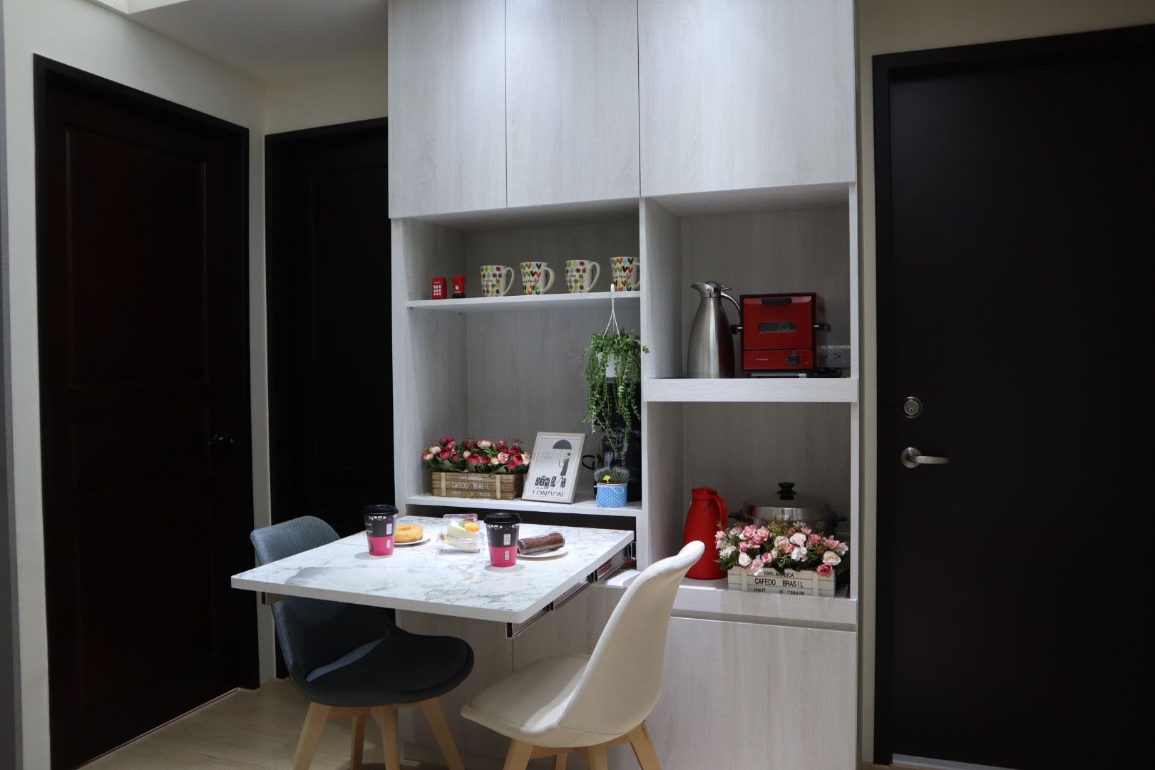 電器櫃結合餐桌